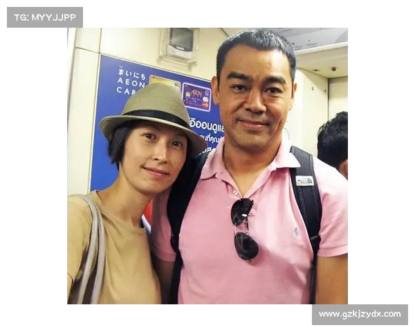 刘青云与郭蔼明逛商场被偶遇,夫妻俩亲民举止引人注目(刘青云和郭蔼明) 刘青云与郭蔼明逛商场被偶遇,夫妻俩亲民举止引人注目(刘青云和郭蔼明)